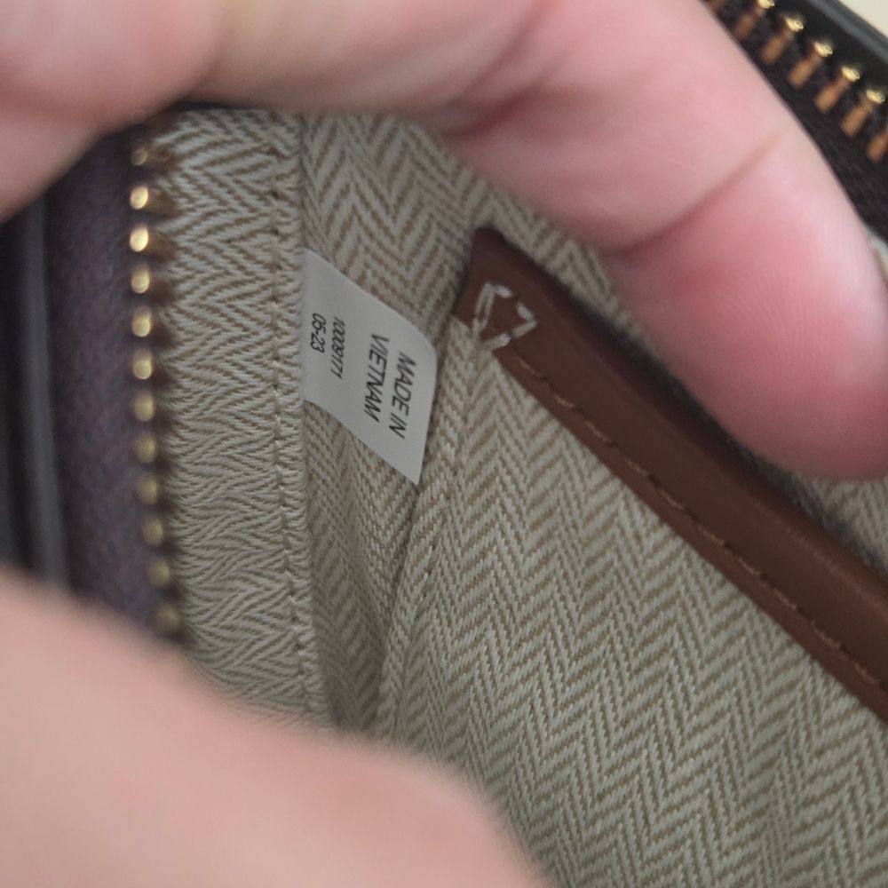 ✨️Rare* Tory Burch Emerson Crescent Grommet Leather Convertible Shoulder Bag - Picture 9 of 9